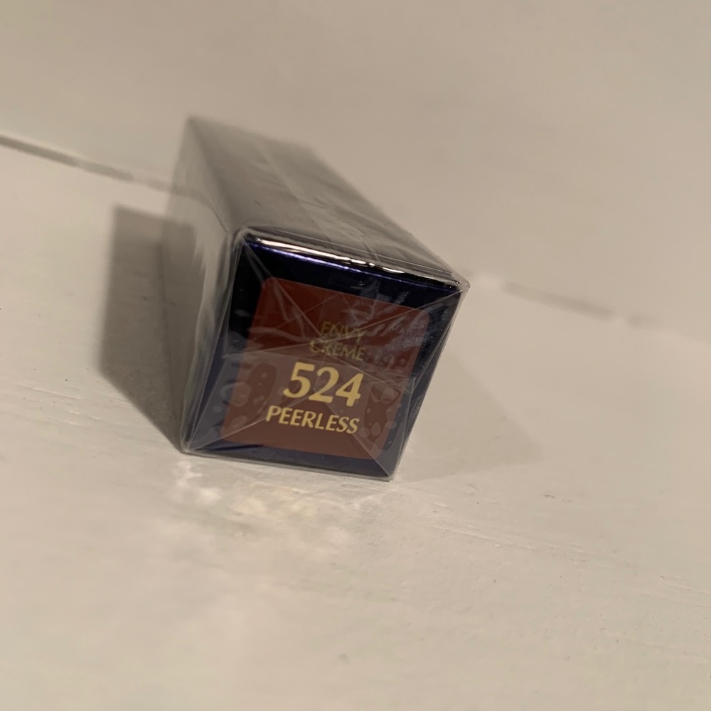 NEW ESTĒE LAUDER LIPSTICK